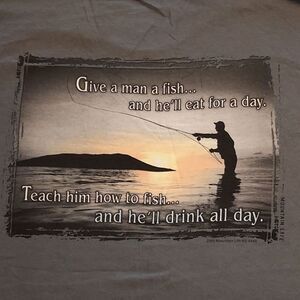 Mountain Life Men's XL SS Fishing Beer Green‎ Graphic Tee Novelty Funny NWOT